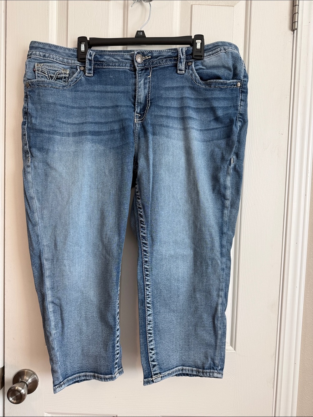 Vigoss Medium Light Blue Cropped Ankle Jeans